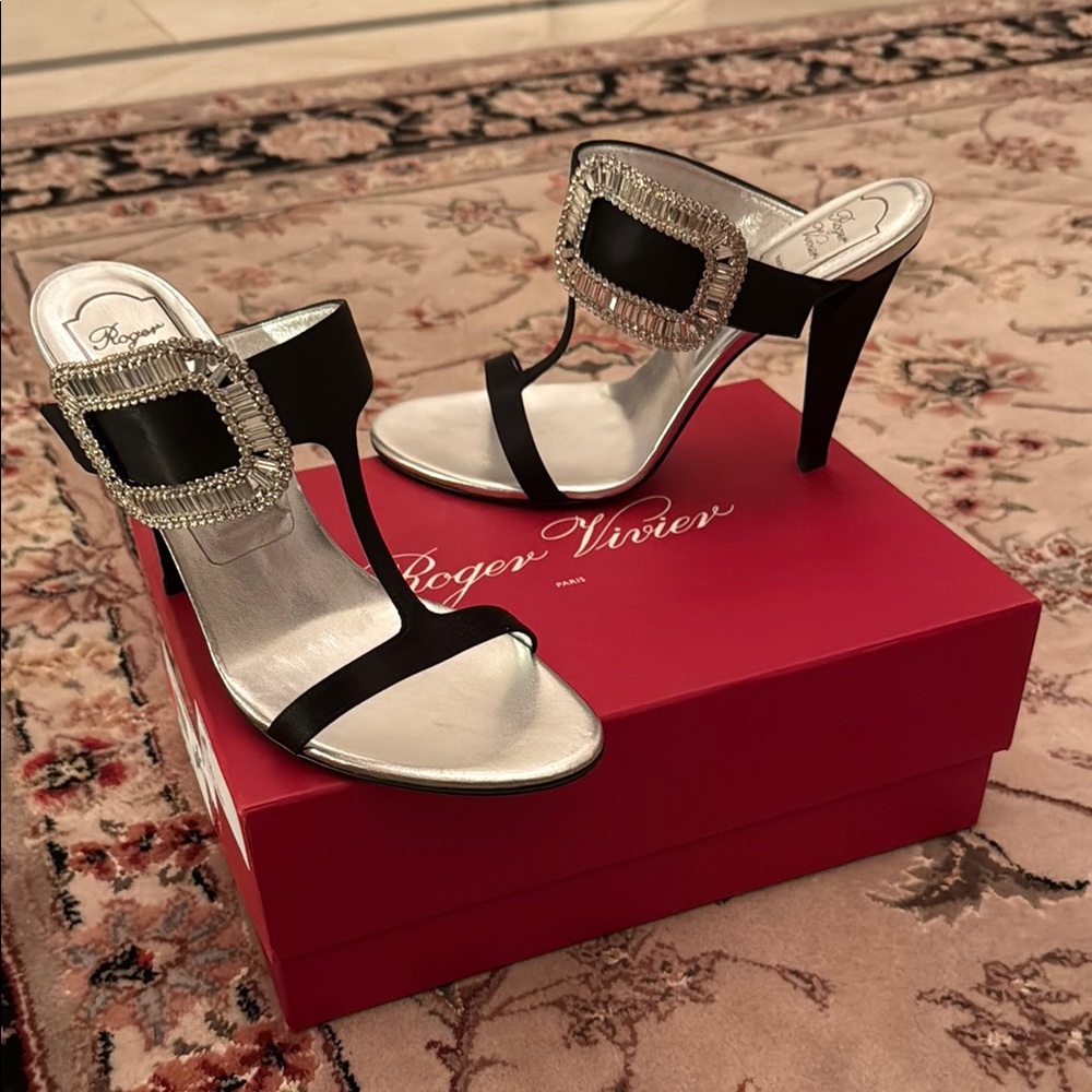 Roger Vivier Black and Silver Women's sandal Heels sz 39 Rhinestone Buckle
